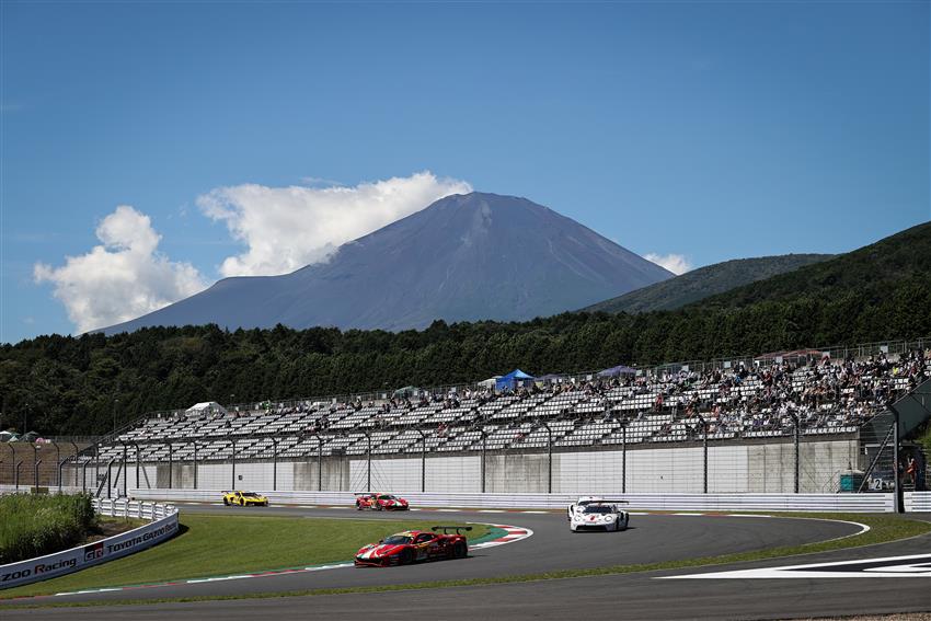 f1 cars in Suzuka with Volcano